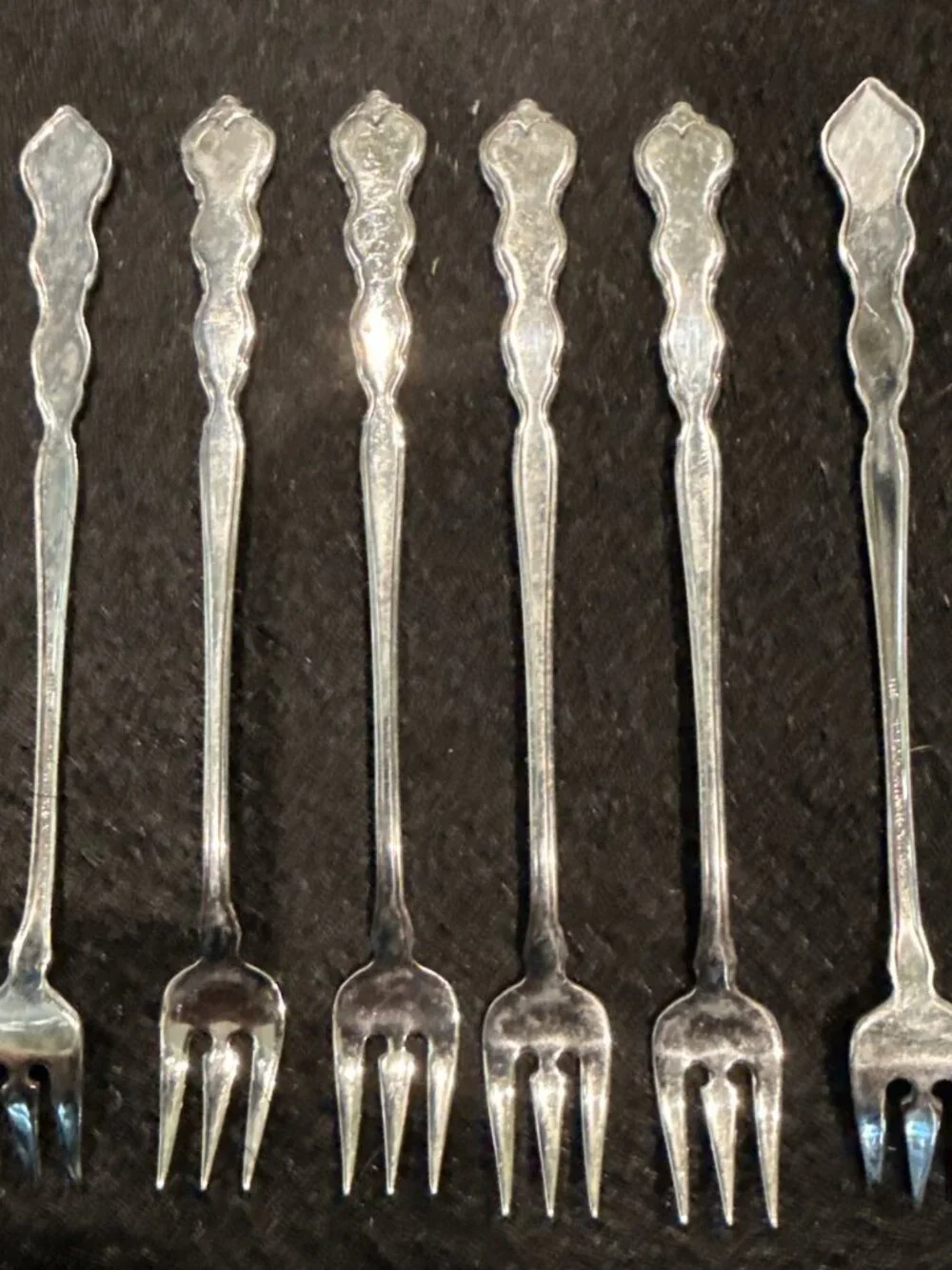 Oneida Valerie Distinction Deluxe Stainless Flatware Set 6 Cocktail/Seafood Fork
